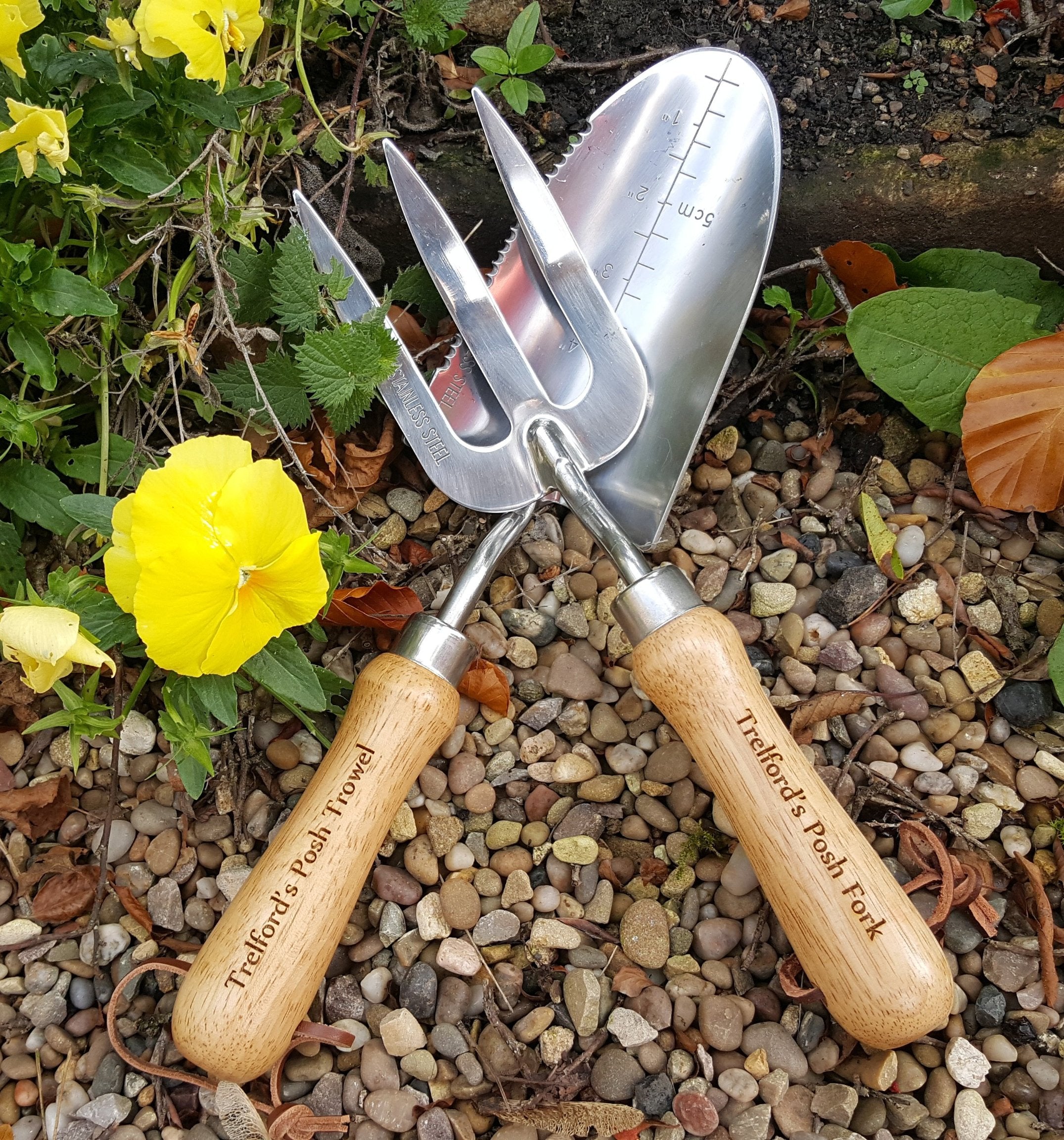 personalised garden tool set English Gardener's Tool Gift Set – Derwent Valley Engravers